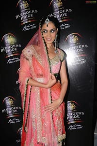 Malaika Arora Khan, Genelia and Dia Mirza's Ramp Walk at Blenders Pride Fashion Tour 2011