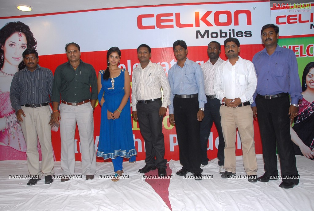 Celkon celebrates 1 Lakh Mobile Sales in one Month