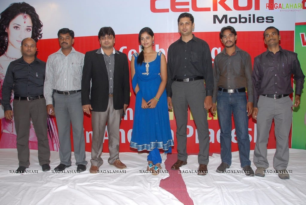 Celkon celebrates 1 Lakh Mobile Sales in one Month