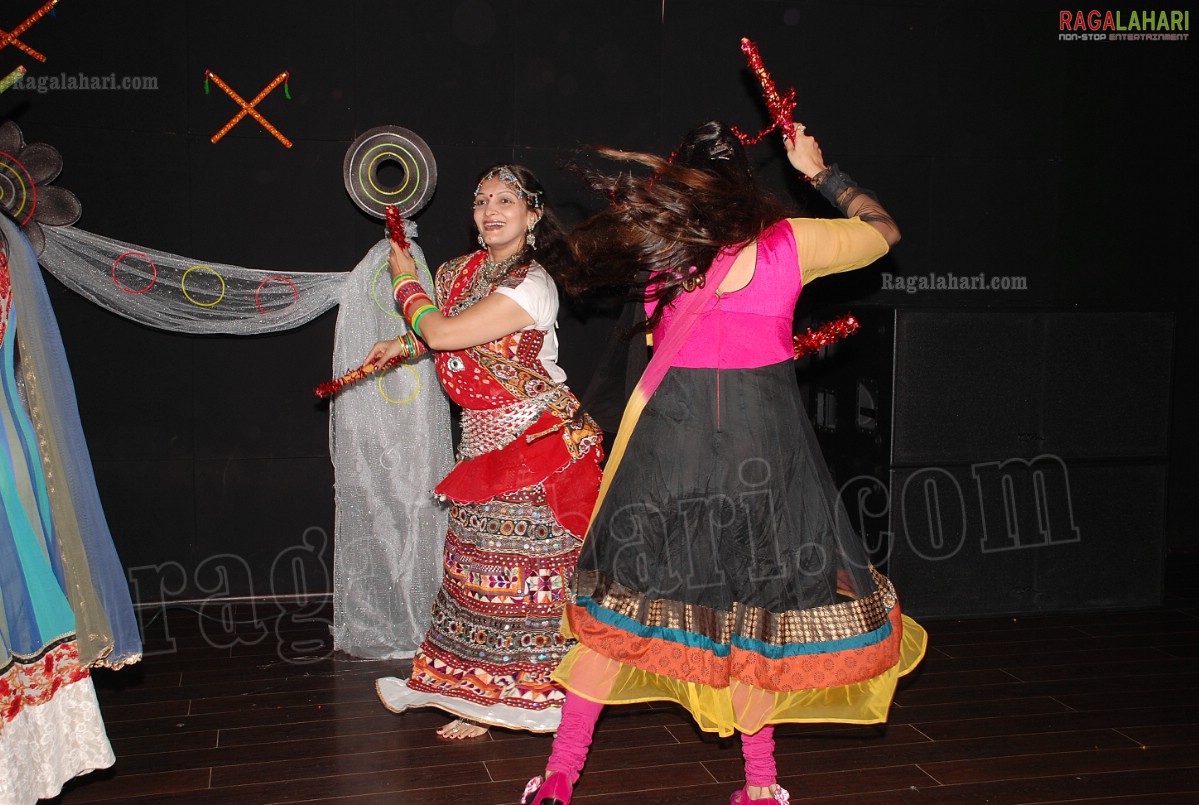 Elite Divaz Ladies Club's Disco Dandiya Ras 2011