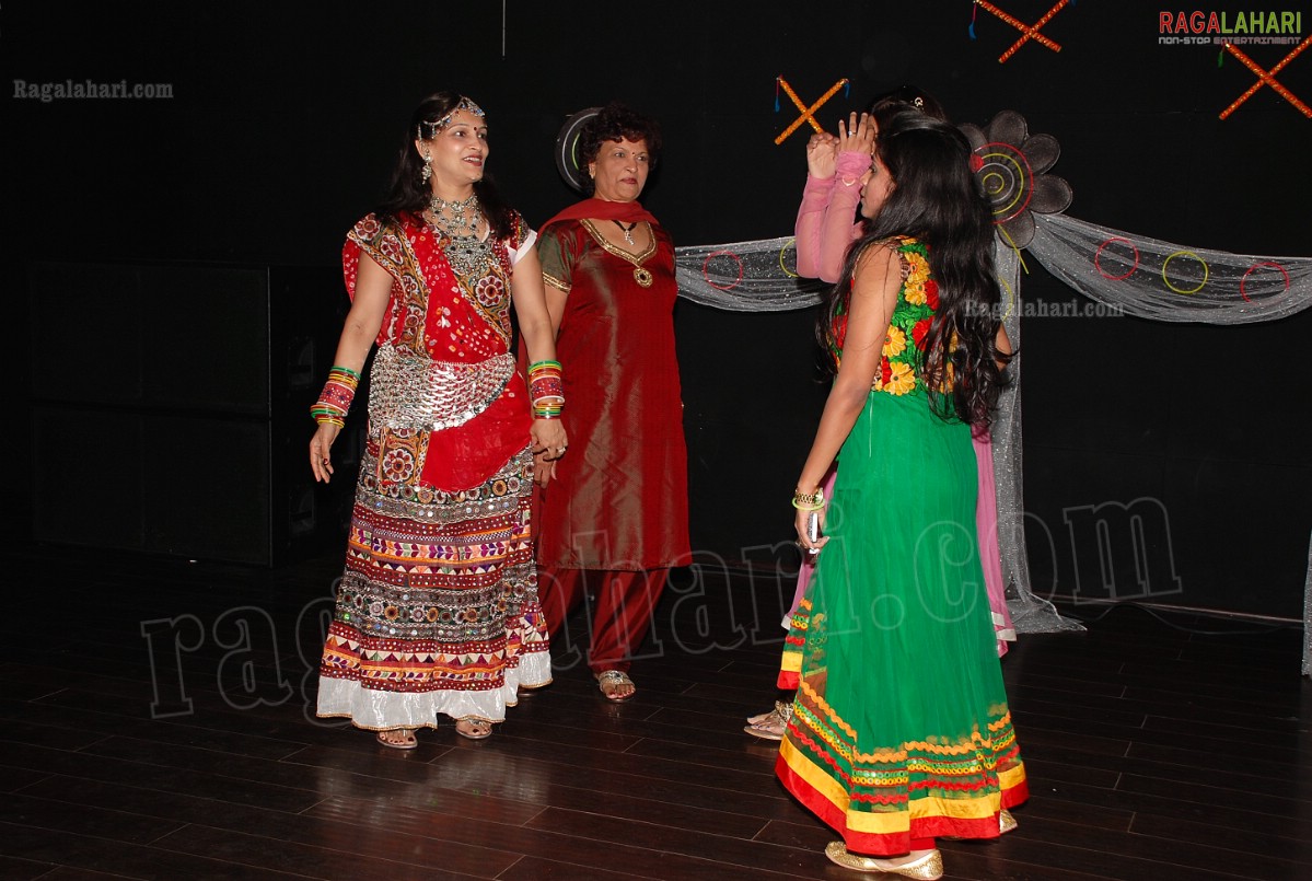 Elite Divaz Ladies Club's Disco Dandiya Ras 2011