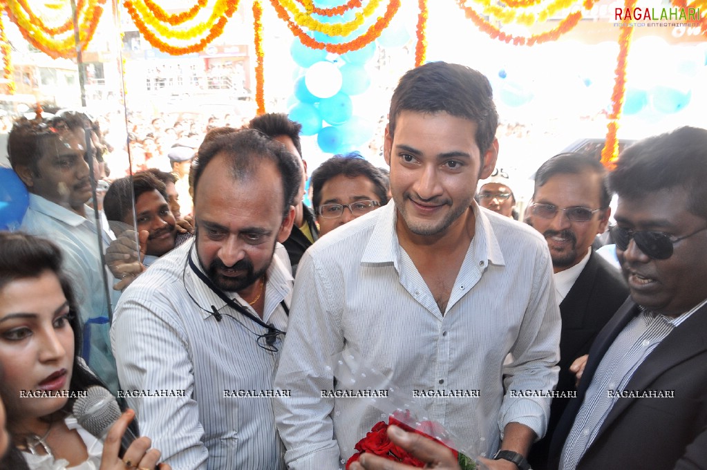 Mahesh Babu launches Univercell at Madhapur