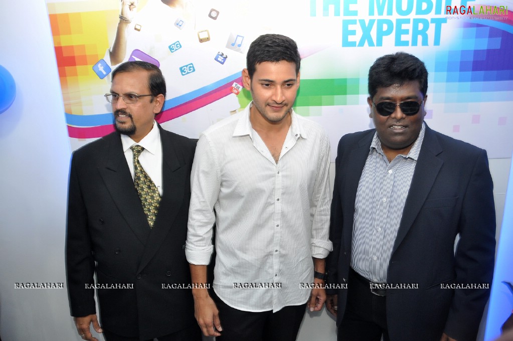 Mahesh Babu launches Univercell at Madhapur