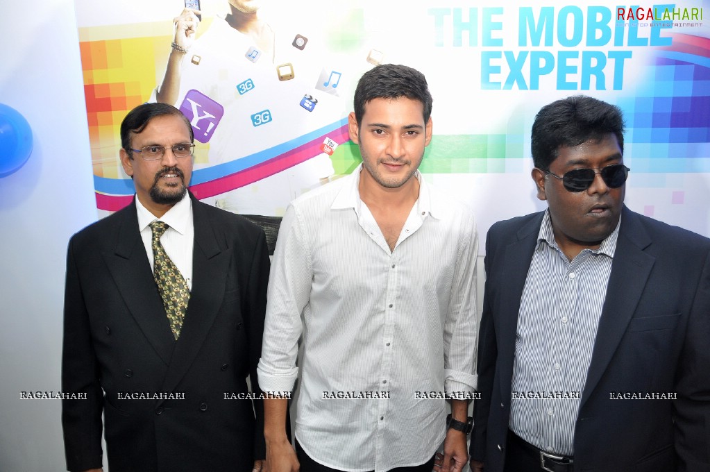 Mahesh Babu launches Univercell at Madhapur