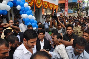 Mahesh Babu Launches Univercell at Madhapur