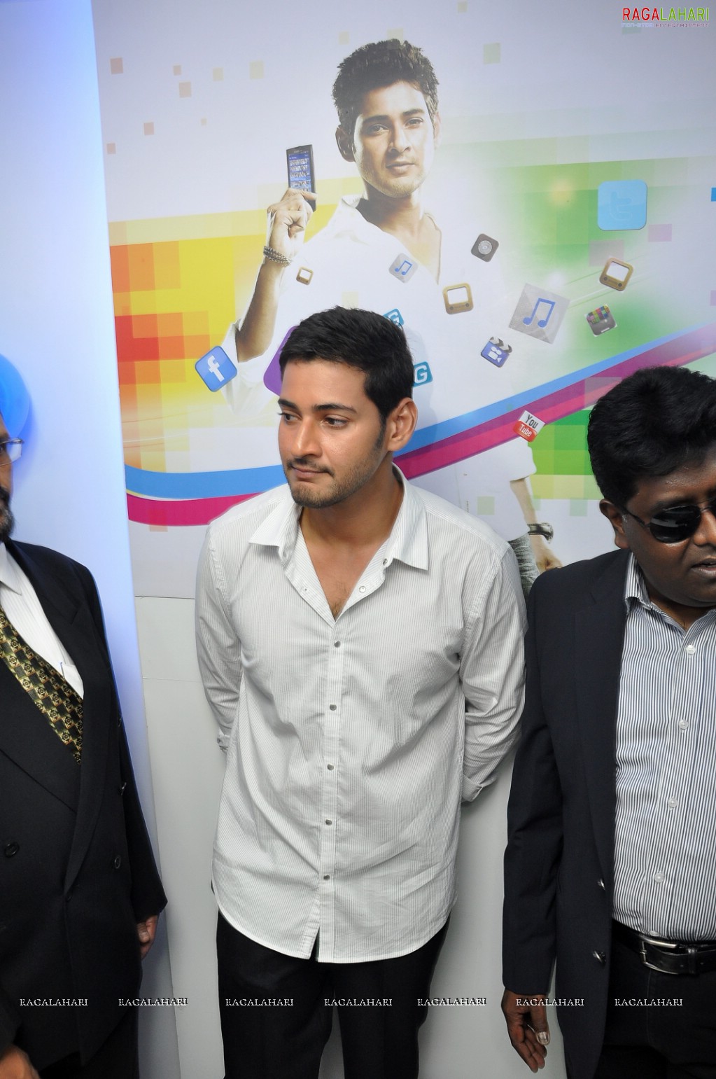 Mahesh Babu launches Univercell at Madhapur