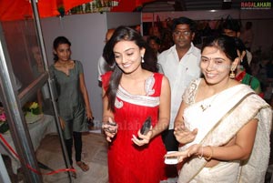 Nikitha Narayan Launches Parinaya Wedding Fair 2011