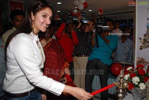 Sridevi Launches Bajaj Electronics at DIlsukhnagar