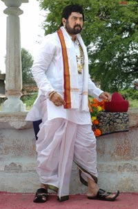 Suman as Srihara Sastry in Guravaaram