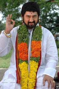 Suman as Srihara Sastry in Guravaaram