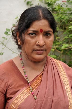 Paruchuri Ravindranath, Payal Gosh, Nadeesha Hemamali