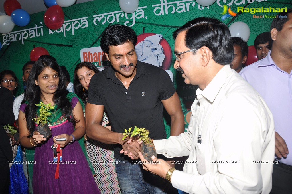 Hero Suneel at BIG FM and Bharathi Cement's Big Green Ganesha