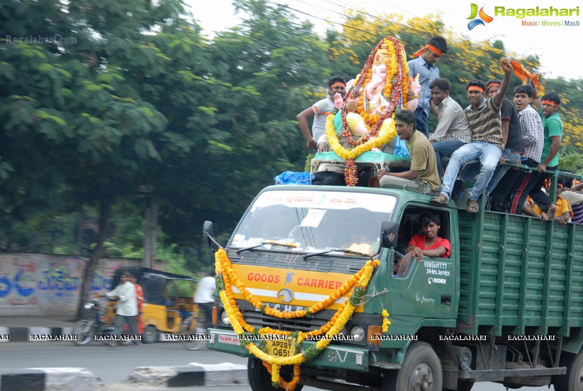 Charminar Ganesh Idols Nimajjanam Rally