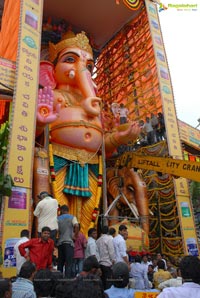 Maha Laddu Khairatabad Ganesh 2012