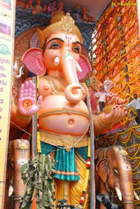 Maha Laddu Khairatabad Ganesh 2012