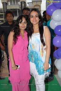 Akshaa , Madhavi Latha launch Naturals Salon  at Tolichowki