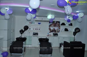 Akshaa , Madhavi Latha launch Naturals Salon  at Tolichowki