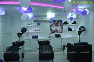 Akshaa , Madhavi Latha launch Naturals Salon  at Tolichowki