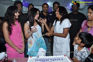 Akshaa , Madhavi Latha launch Naturals Salon  at Tolichowki