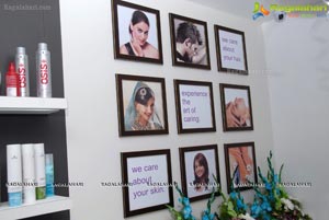 Akshaa , Madhavi Latha launch Naturals Salon  at Tolichowki