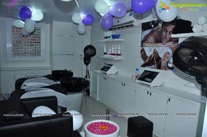 Akshaa , Madhavi Latha launch Naturals Salon  at Tolichowki