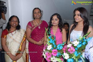 Akshaa , Madhavi Latha launch Naturals Salon  at Tolichowki