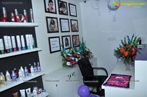 Akshaa , Madhavi Latha launch Naturals Salon  at Tolichowki