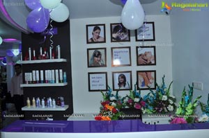 Akshaa , Madhavi Latha launch Naturals Salon  at Tolichowki