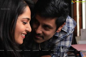 Thaandavam Tamil Stills