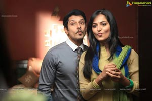 Thaandavam Tamil Stills