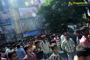 Atharintiki Daaredhi Release Hungama