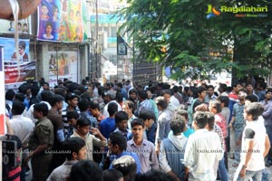 Atharintiki Daaredhi Release Hungama