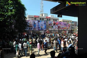 Atharintiki Daaredhi Release Hungama