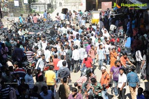 Atharintiki Daaredhi Release Hungama