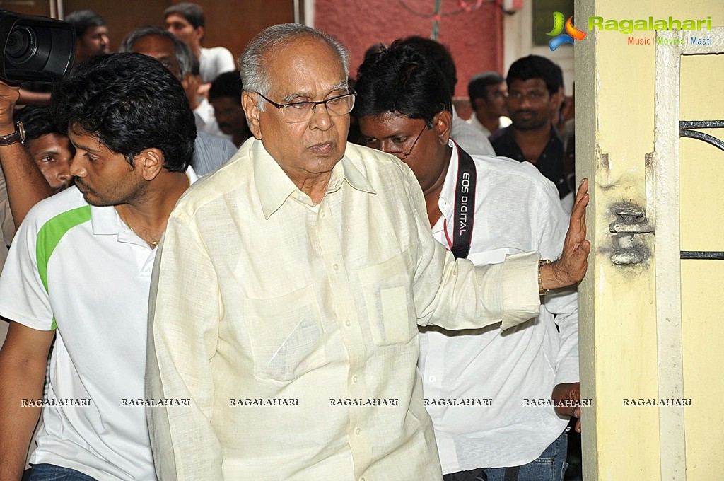 Celebs Pay Homage to Tammareddy Krishnamurthy