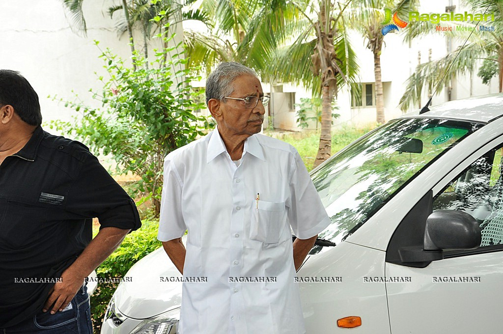 Celebs Pay Homage to Tammareddy Krishnamurthy