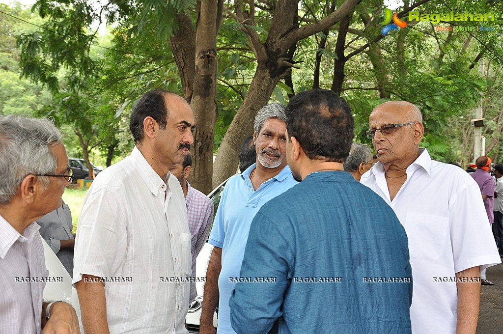 Celebs Pay Homage to Tammareddy Krishnamurthy