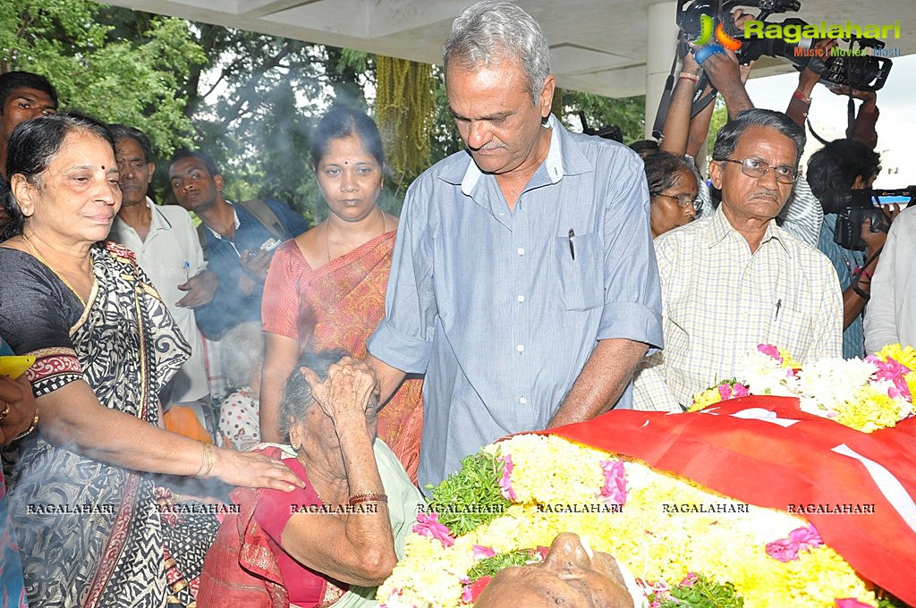 Celebs Pay Homage to Tammareddy Krishnamurthy