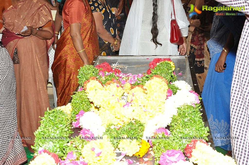 Celebs Pay Homage to Tammareddy Krishnamurthy