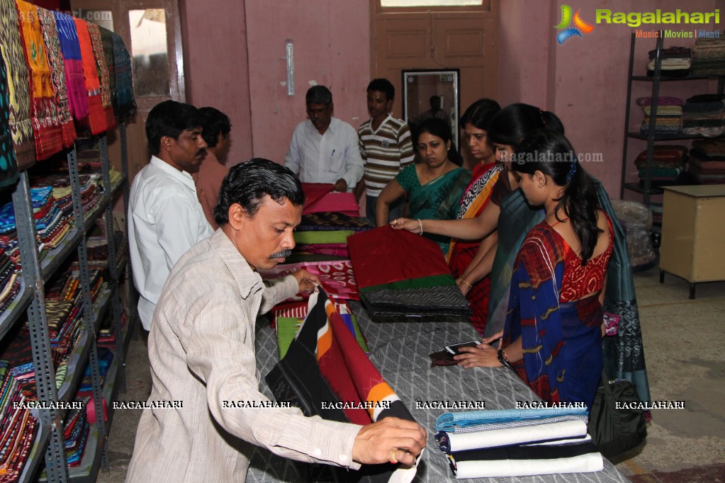 Vishnu Priya inaugurates Pochampally IKAT Art Mela at YMCA, Hyderabad