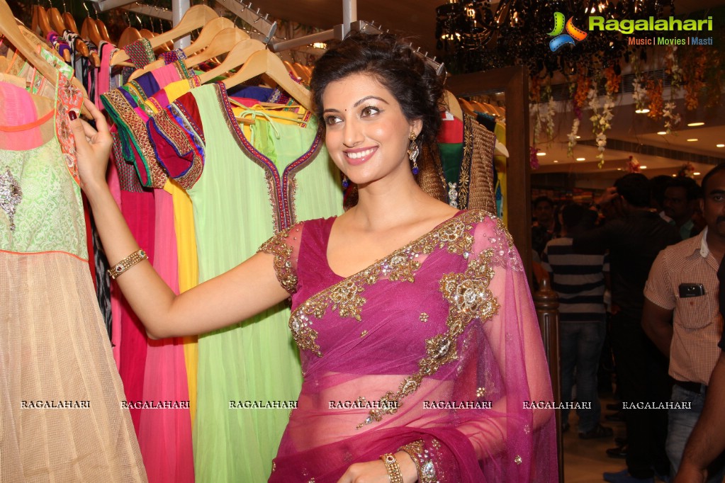 Samantha inaugurates Kalamandir Exclusive Store at AS Rao Nagar, Hyderabad