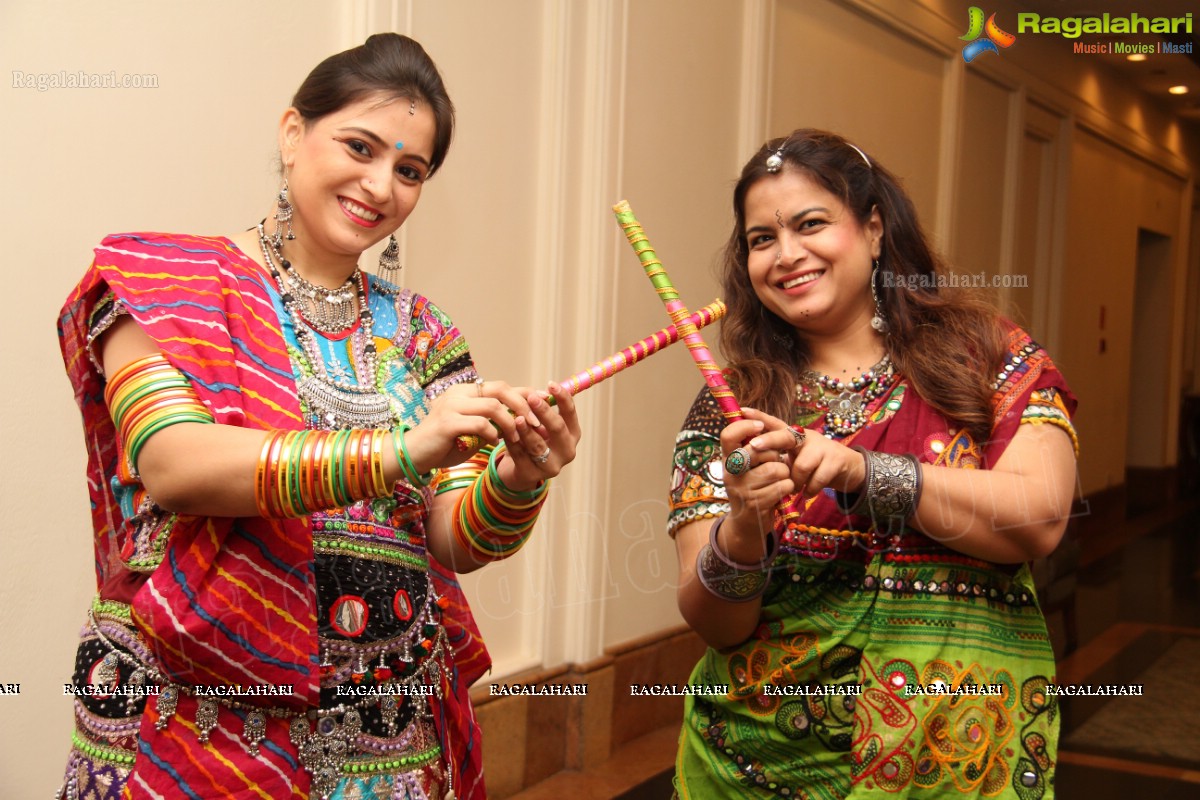 Hyderabad Kakatiya Ladies Club 'Dandiya 2013' - Choreographed by Bina Mehta