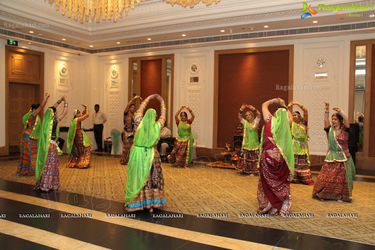 Hyderabad Kakatiya Ladies Club 'Dandiya 2013' - Choreographed by Bina Mehta