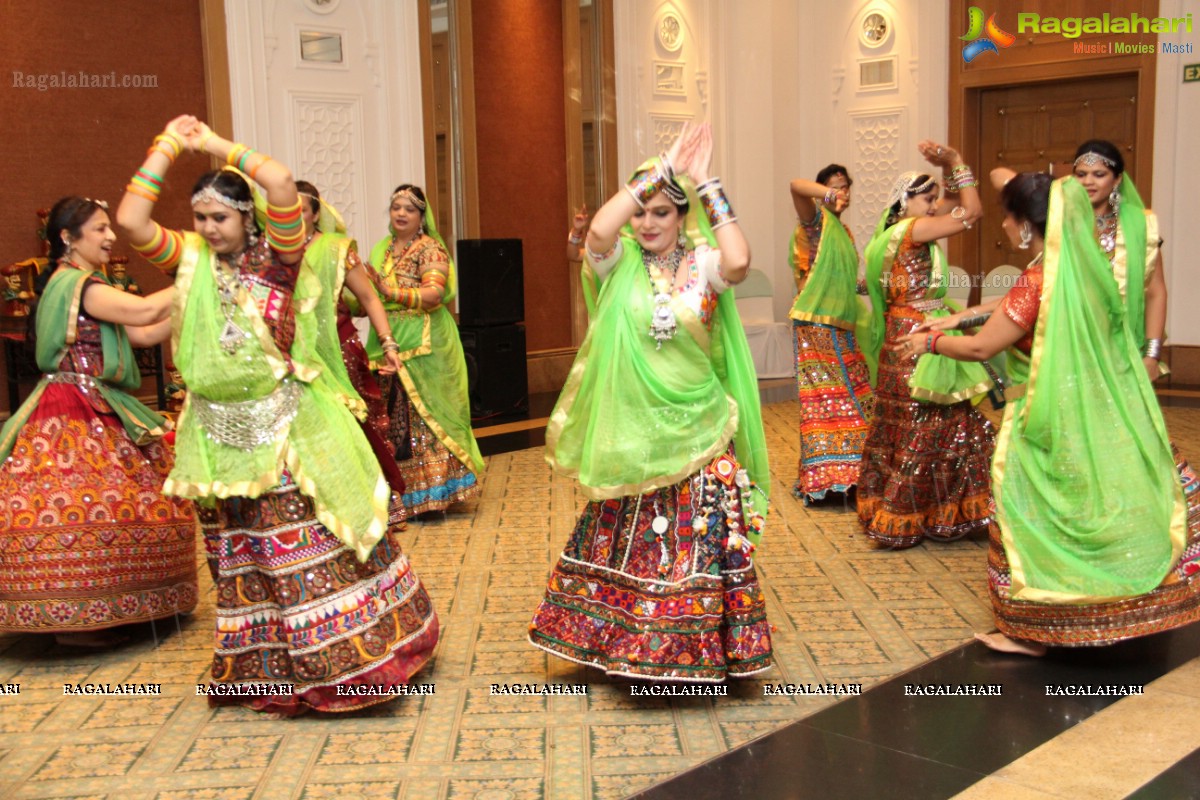 Hyderabad Kakatiya Ladies Club 'Dandiya 2013' - Choreographed by Bina Mehta