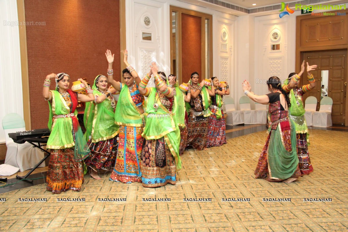 Hyderabad Kakatiya Ladies Club 'Dandiya 2013' - Choreographed by Bina Mehta