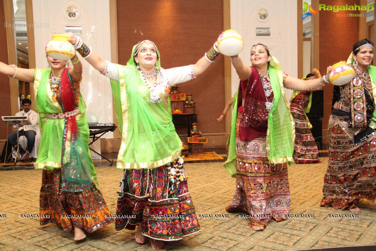 Hyderabad Kakatiya Ladies Club 'Dandiya 2013' - Choreographed by Bina Mehta