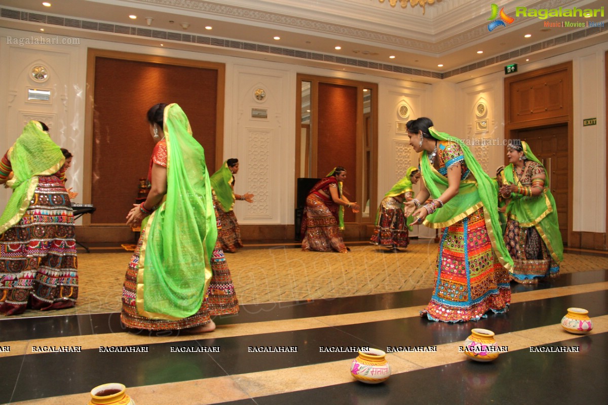 Hyderabad Kakatiya Ladies Club 'Dandiya 2013' - Choreographed by Bina Mehta