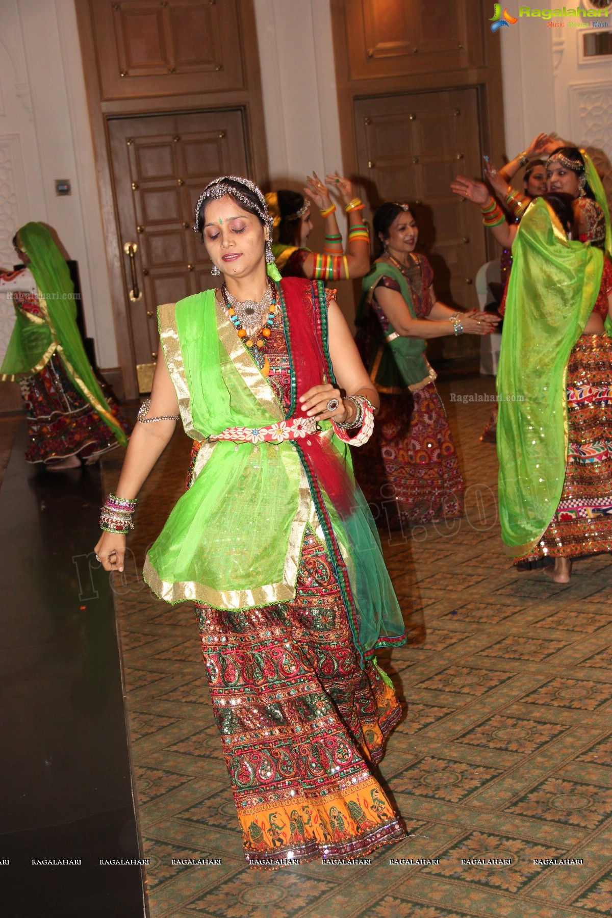 Hyderabad Kakatiya Ladies Club 'Dandiya 2013' - Choreographed by Bina Mehta