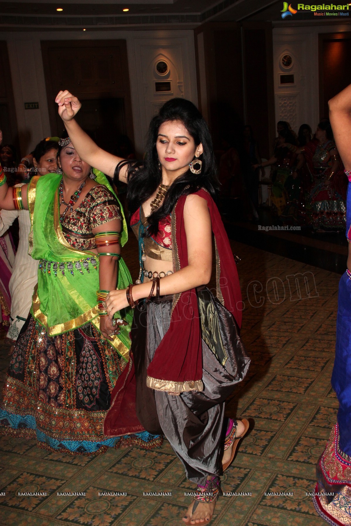 Hyderabad Kakatiya Ladies Club 'Dandiya 2013' - Choreographed by Bina Mehta