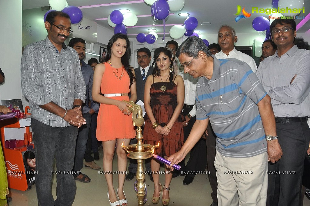 Richa Panai and Madhavi Latha inaugurates Naturals Salon at Rajahmundry